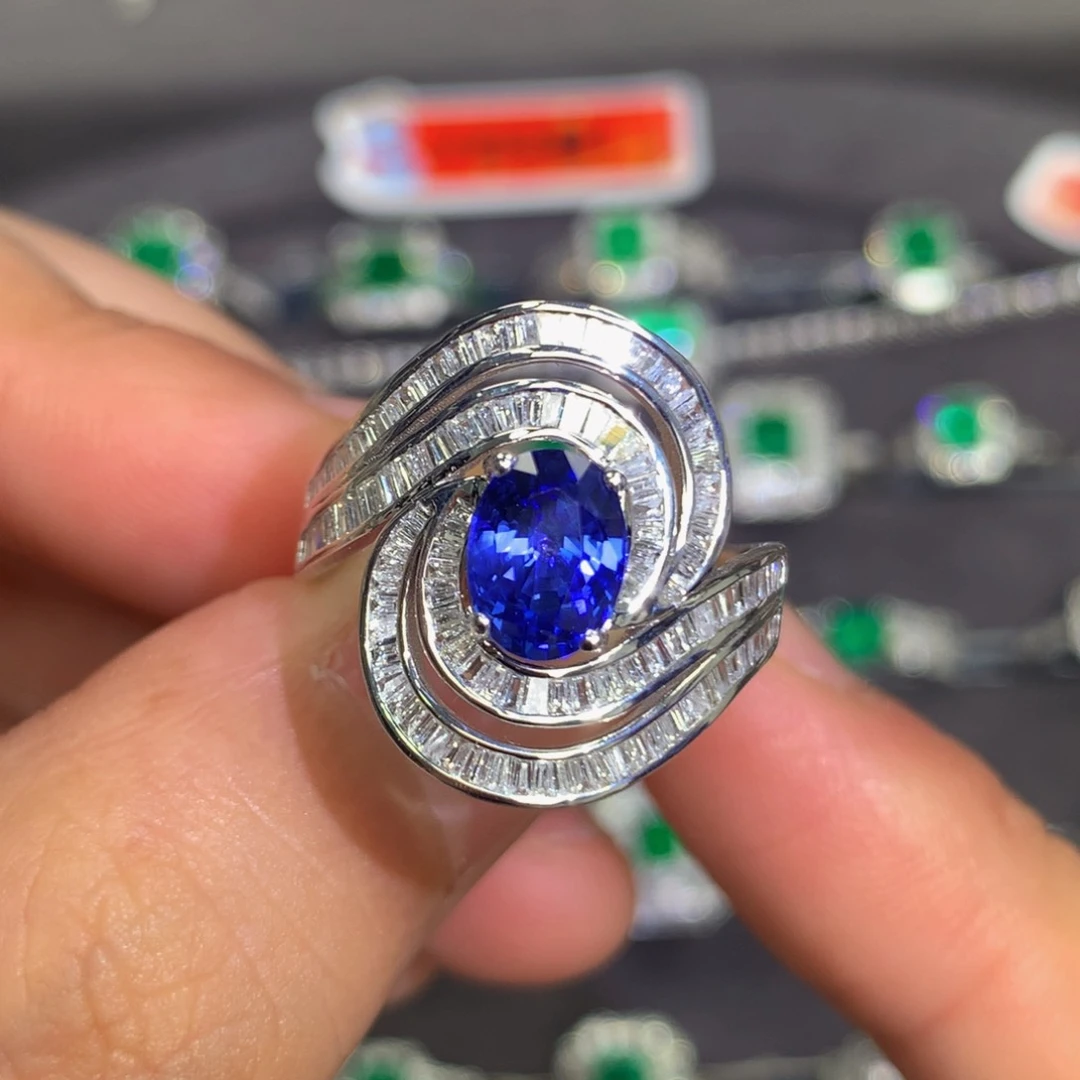 蓝宝石戒指18K金镶嵌