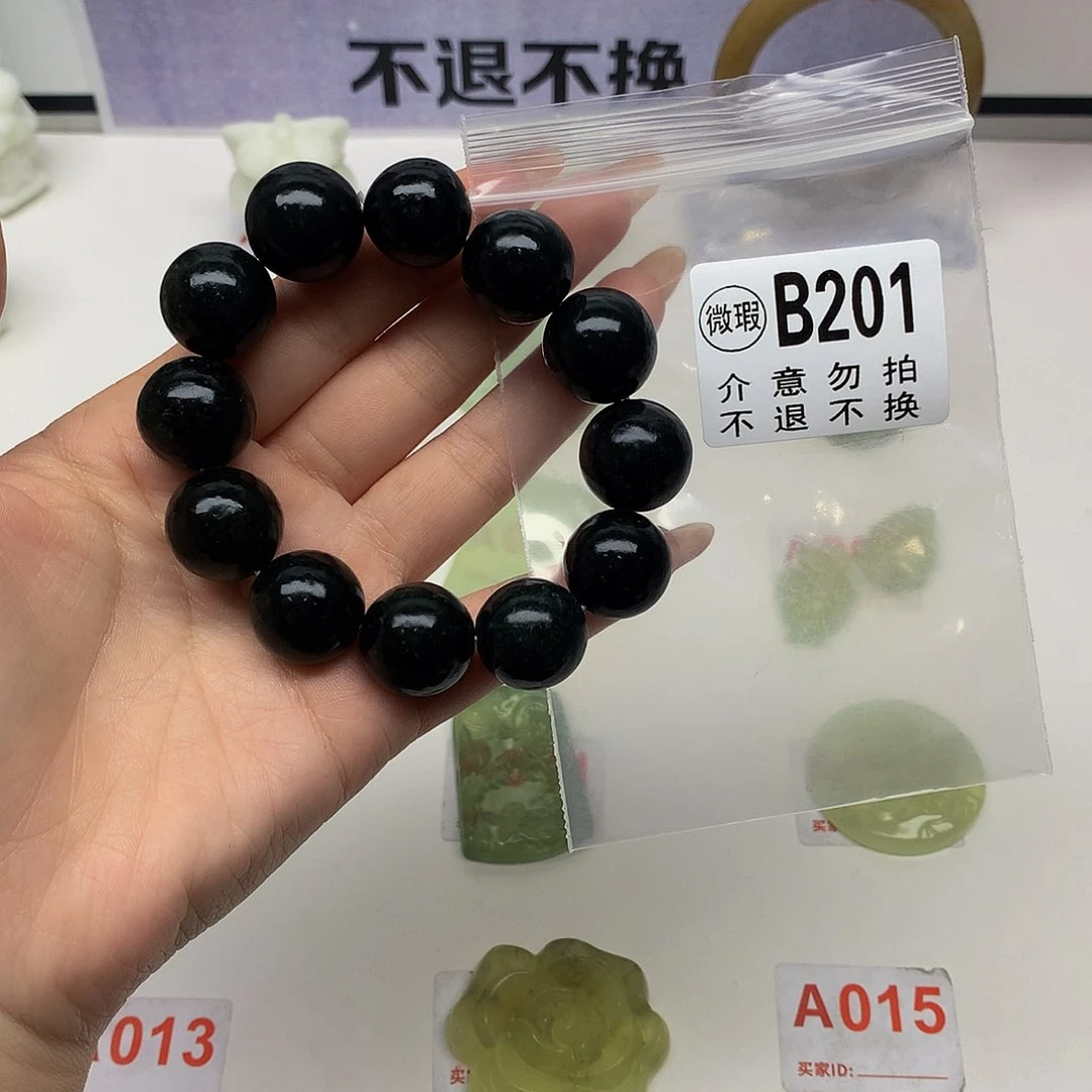 蛇纹石玉未镶嵌颈饰典**玉