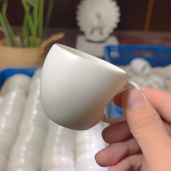 素烧羊脂玉瓷手把小杯子50ml