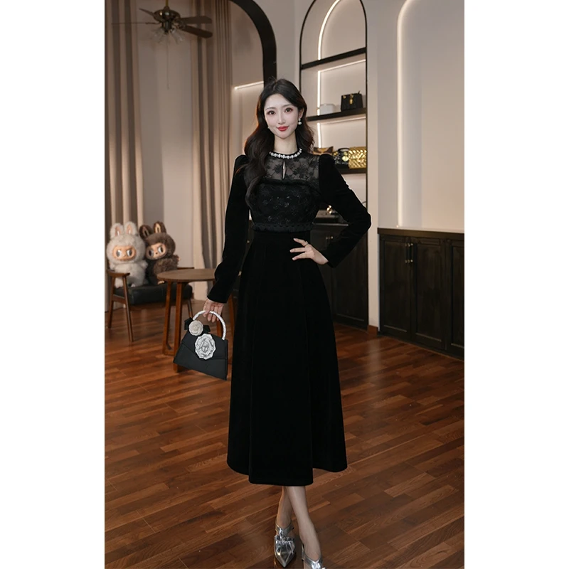 【滋滋定制】秋冬季新款时尚拼接蕾丝刺绣纯色黑色气质连衣裙41137