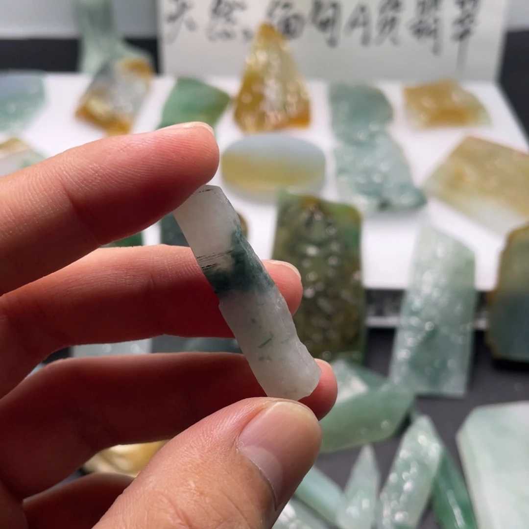 定制翡翠未镶嵌飘花