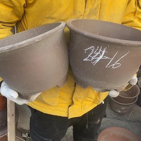 紫砂中国宜兴紫砂花盆，