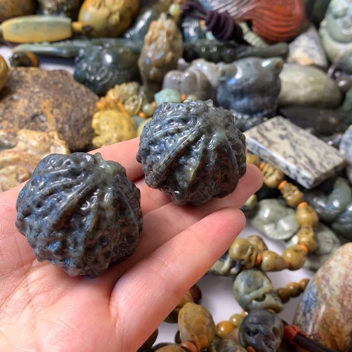 未镶嵌岫岩河磨玉（透闪石质玉）挂件