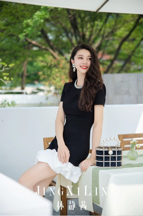 设计师款A摆云朵钻链连衣裙