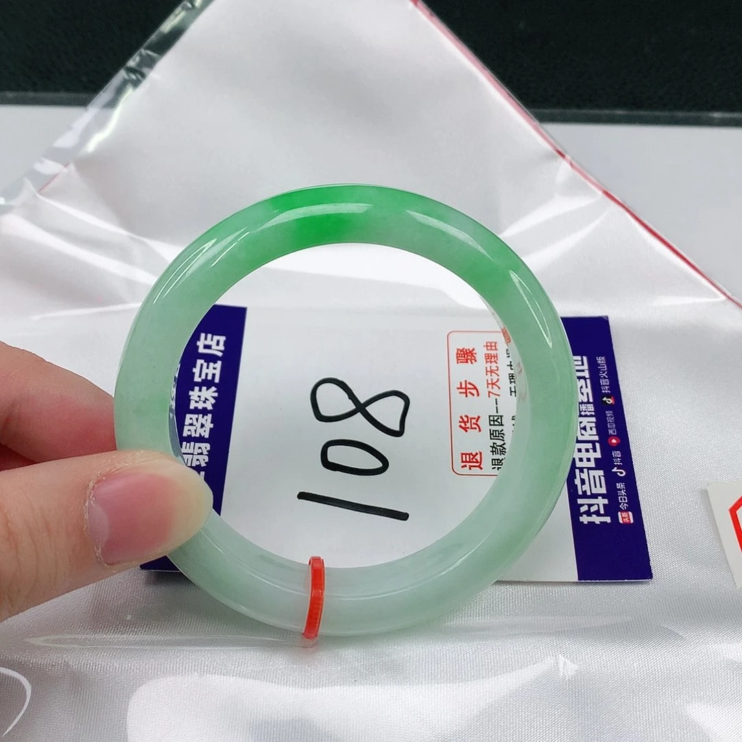 翡翠手镯未镶嵌翡翠