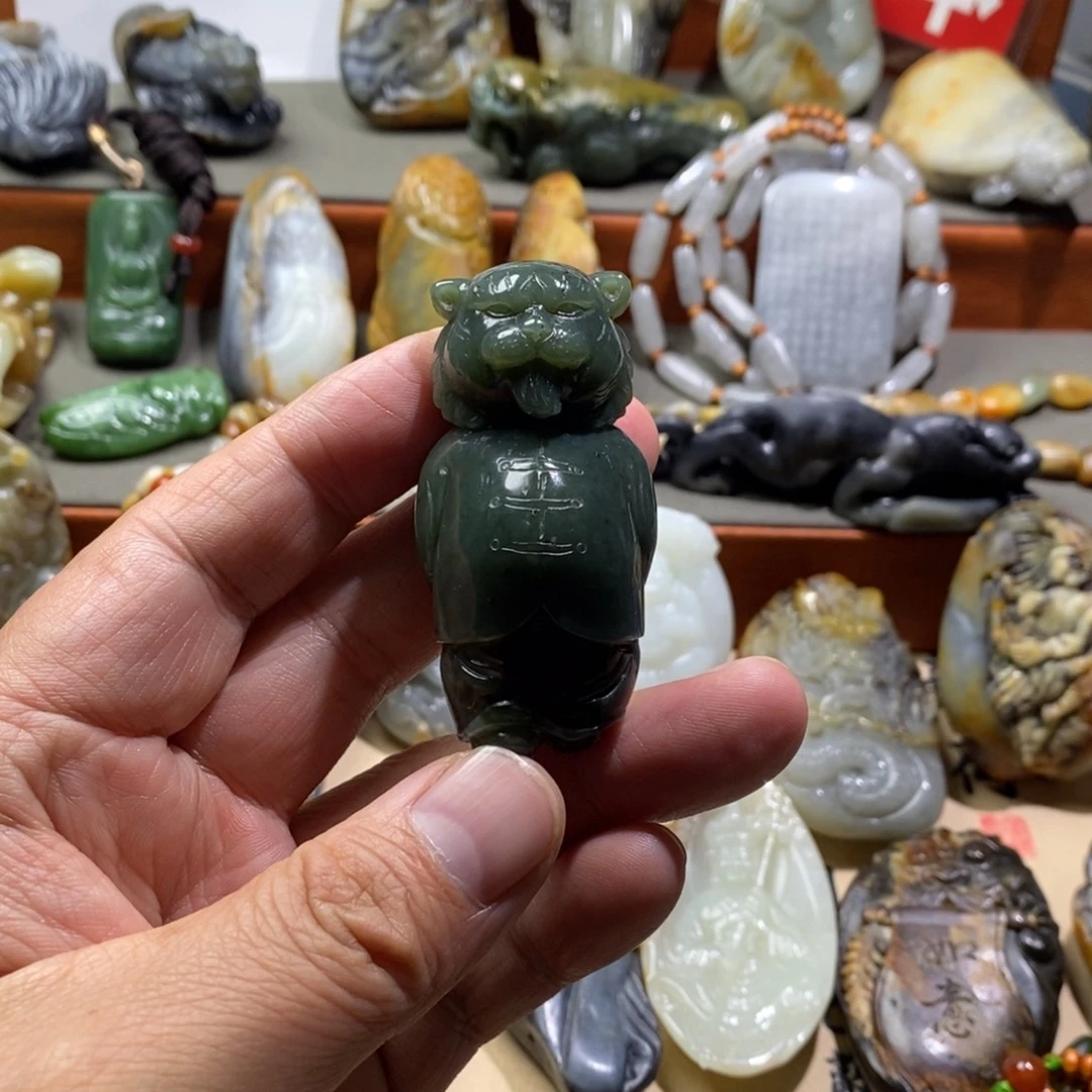 和田玉未镶嵌把件