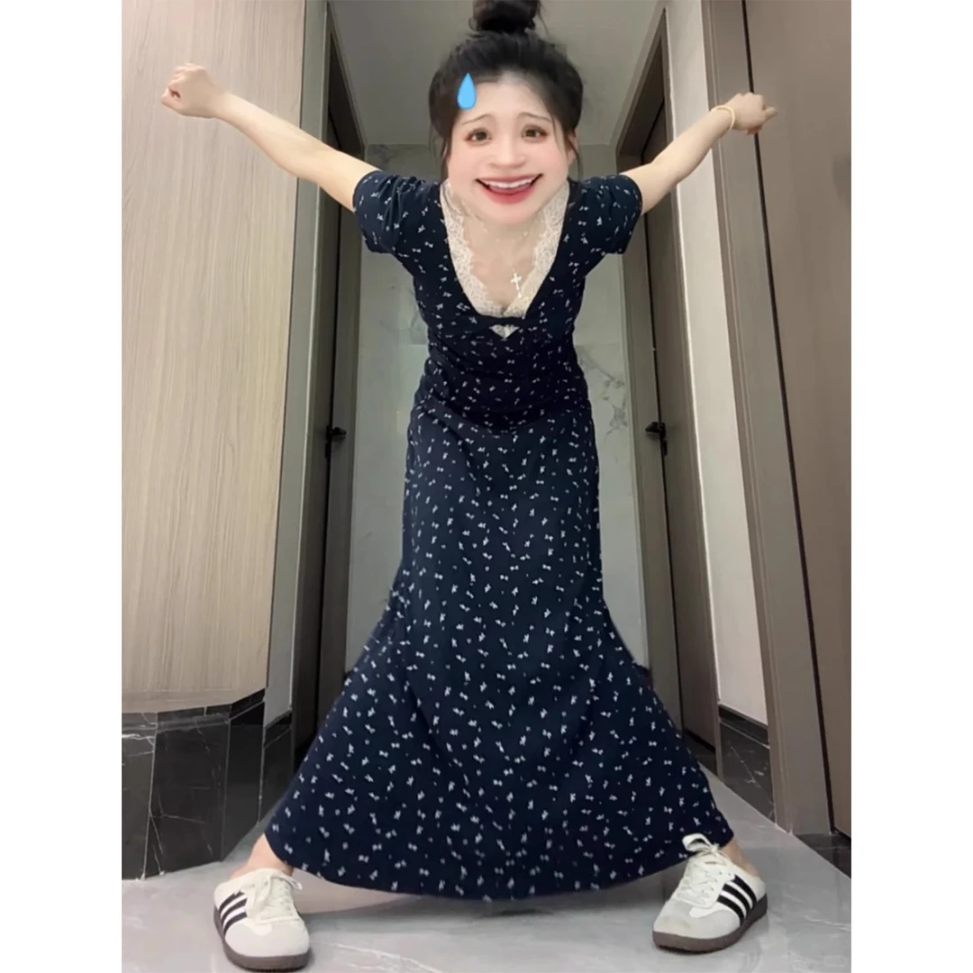 藏蓝色碎花v领连衣裙女高级感夏日绝美长裙子长款掐腰开叉包臀裙