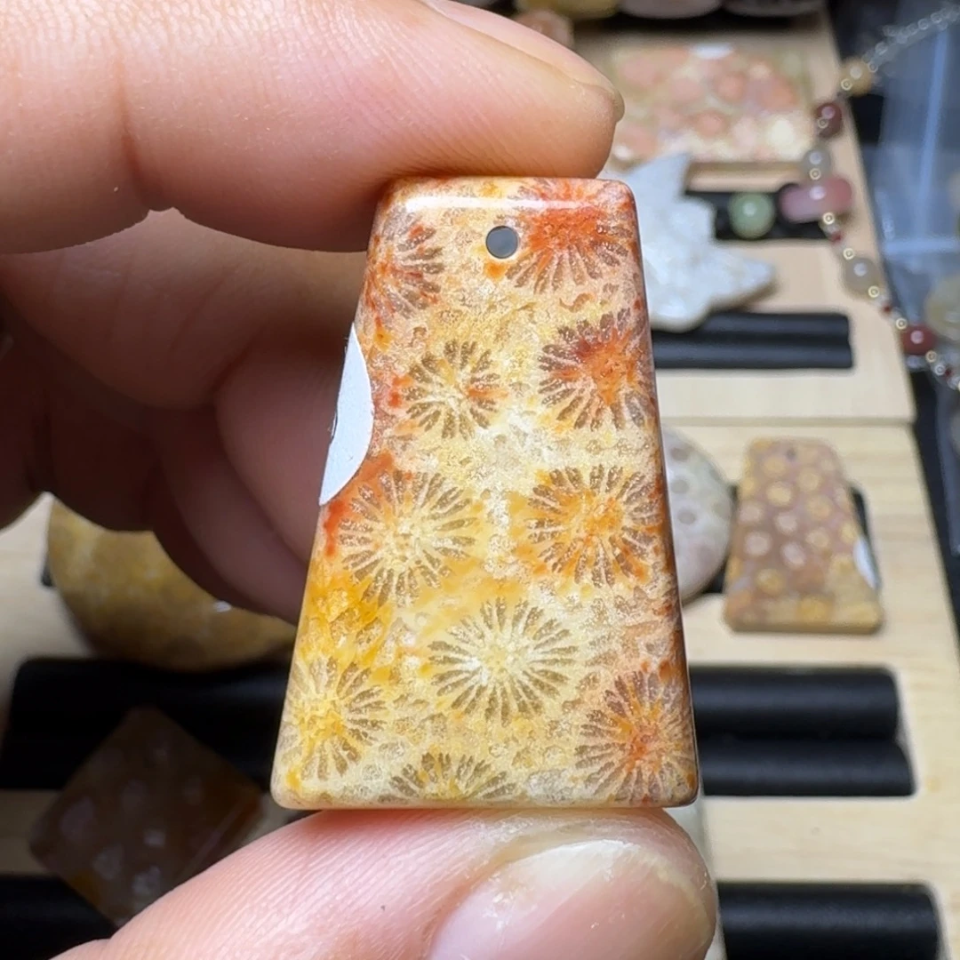 未镶嵌纯天然色有机玉石保真色硅化玉
