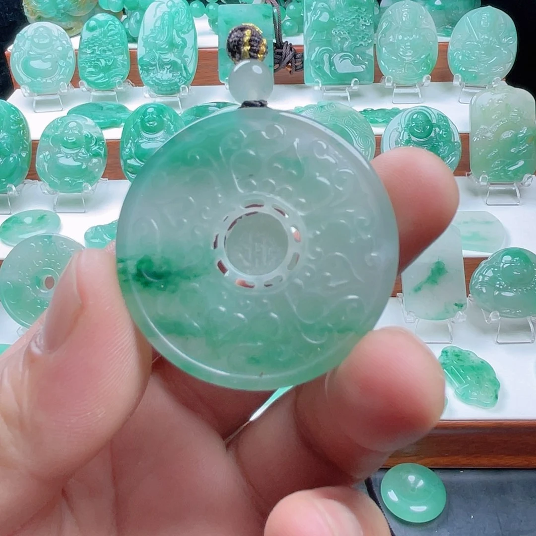 颈饰未镶嵌石英质玉