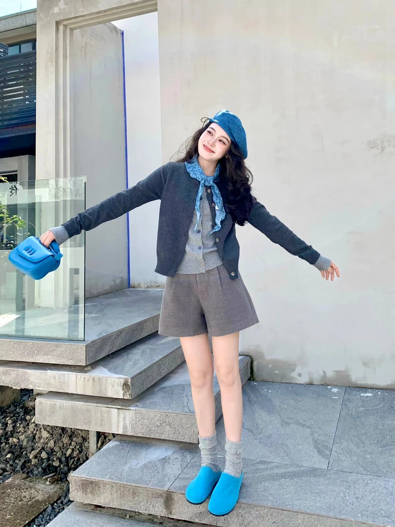 【向往明天】韩系气质灰色假两件针织开衫上衣减龄灰色短裤两件套装