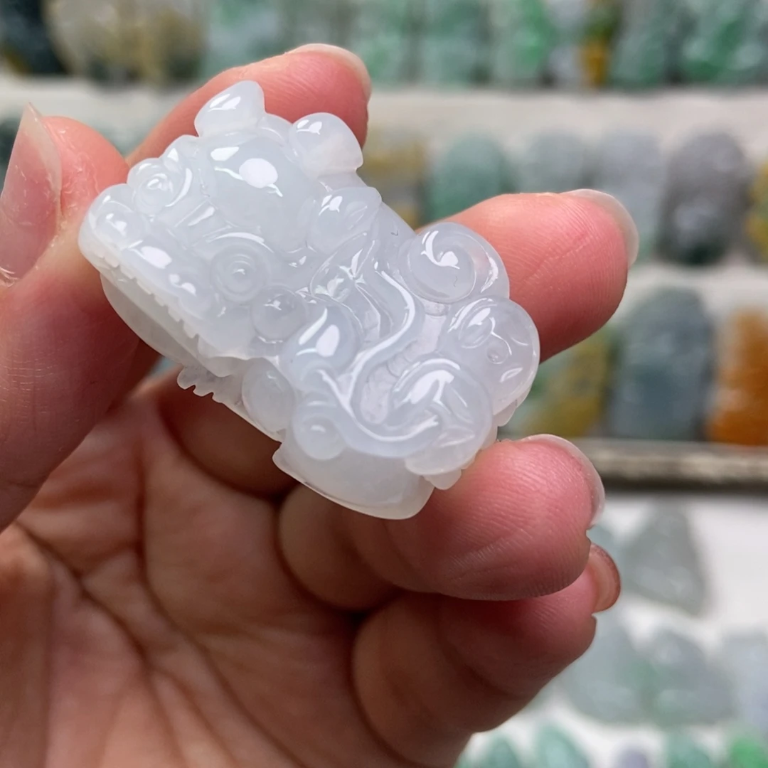 翡翠未镶嵌吊坠(赠链)