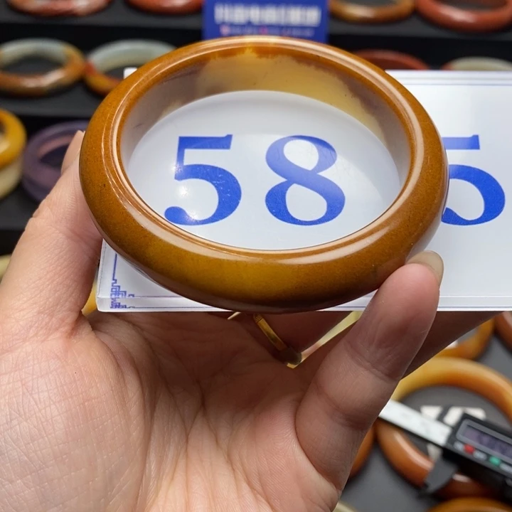 石英质玉（黄龙玉）手镯未镶嵌