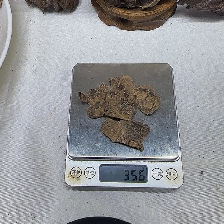 沉香沉香碎屑天然虎斑椅3.5克