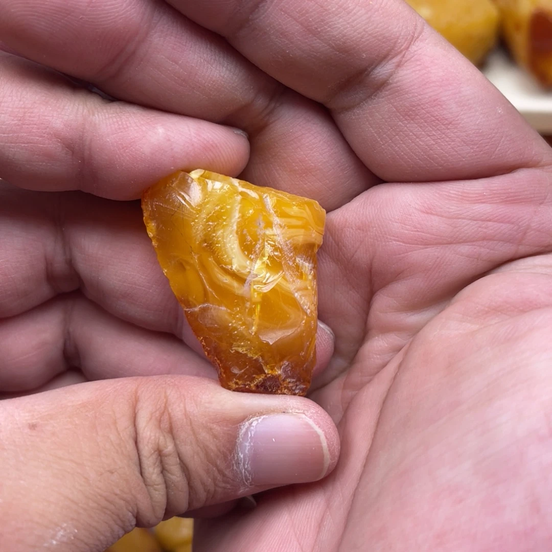 张***羽定制蜜蜡未镶嵌原石