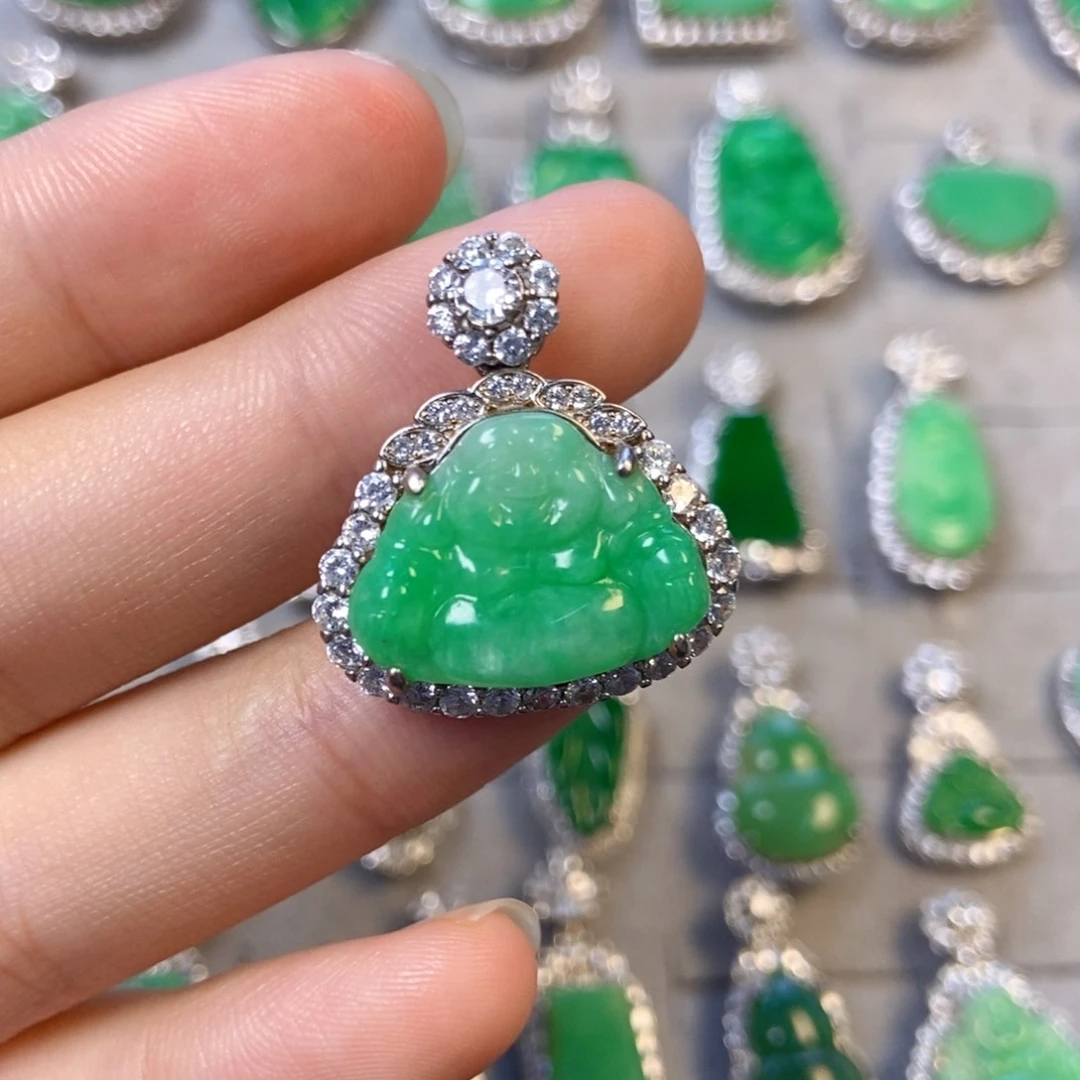 翡翠未镶嵌颈饰佛公