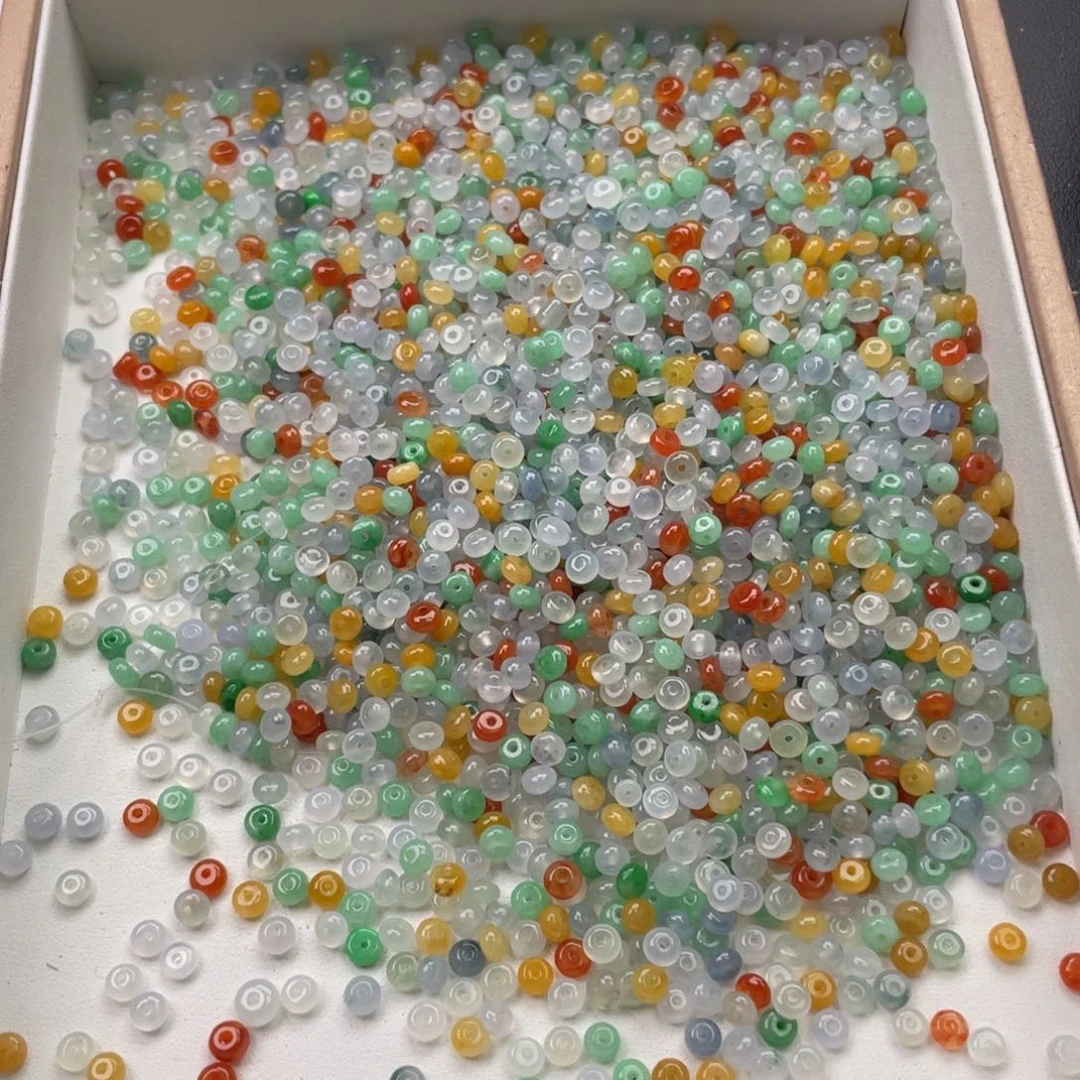 颈饰未镶嵌翡翠8.8元一颗