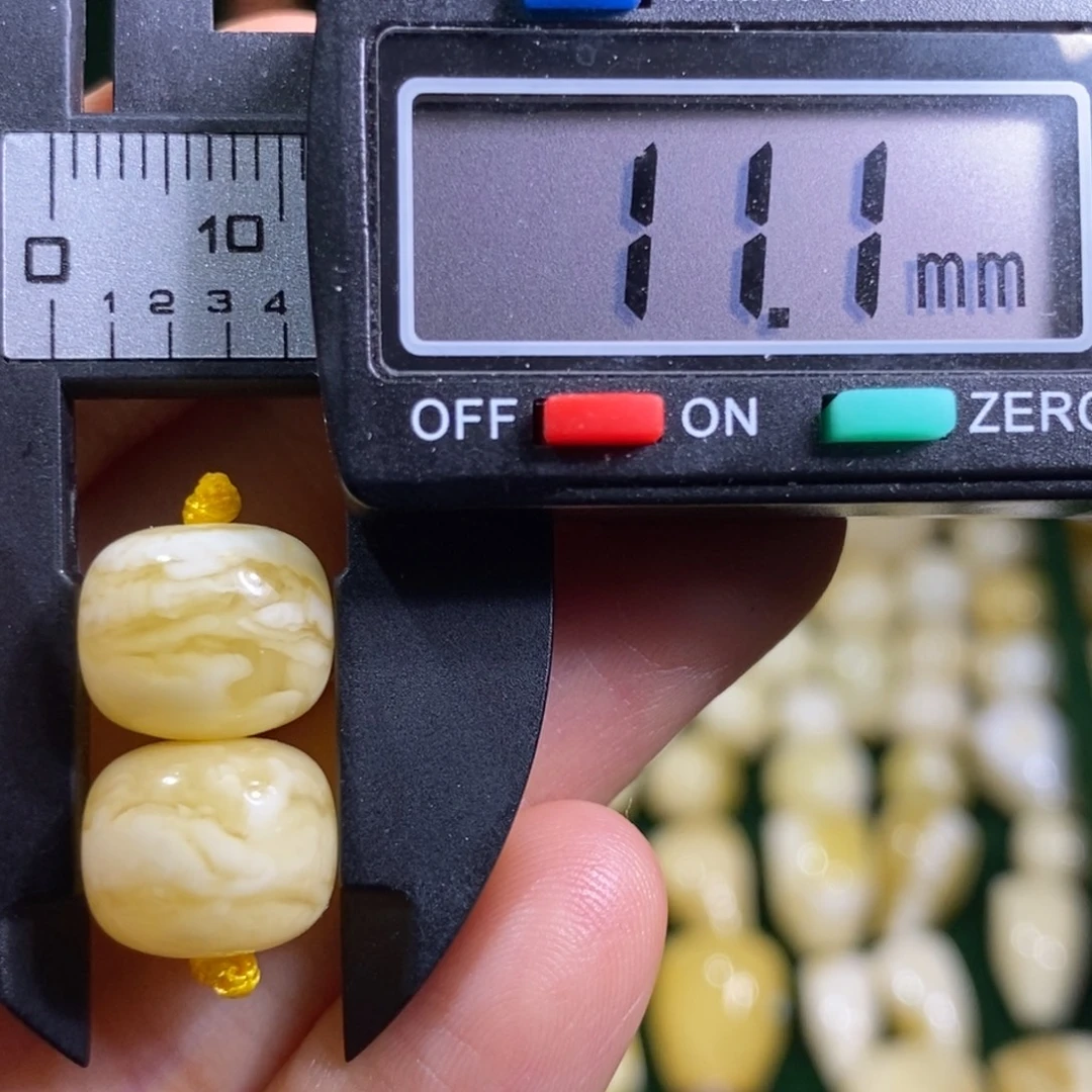 蜜蜡未镶嵌裸石配饰