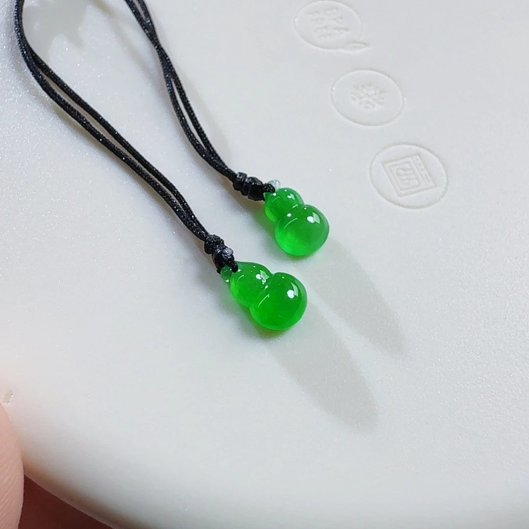定制翡翠未镶嵌颈饰一对葫芦