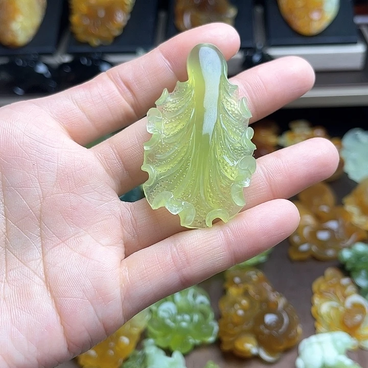 蛇纹石玉颈饰未镶嵌