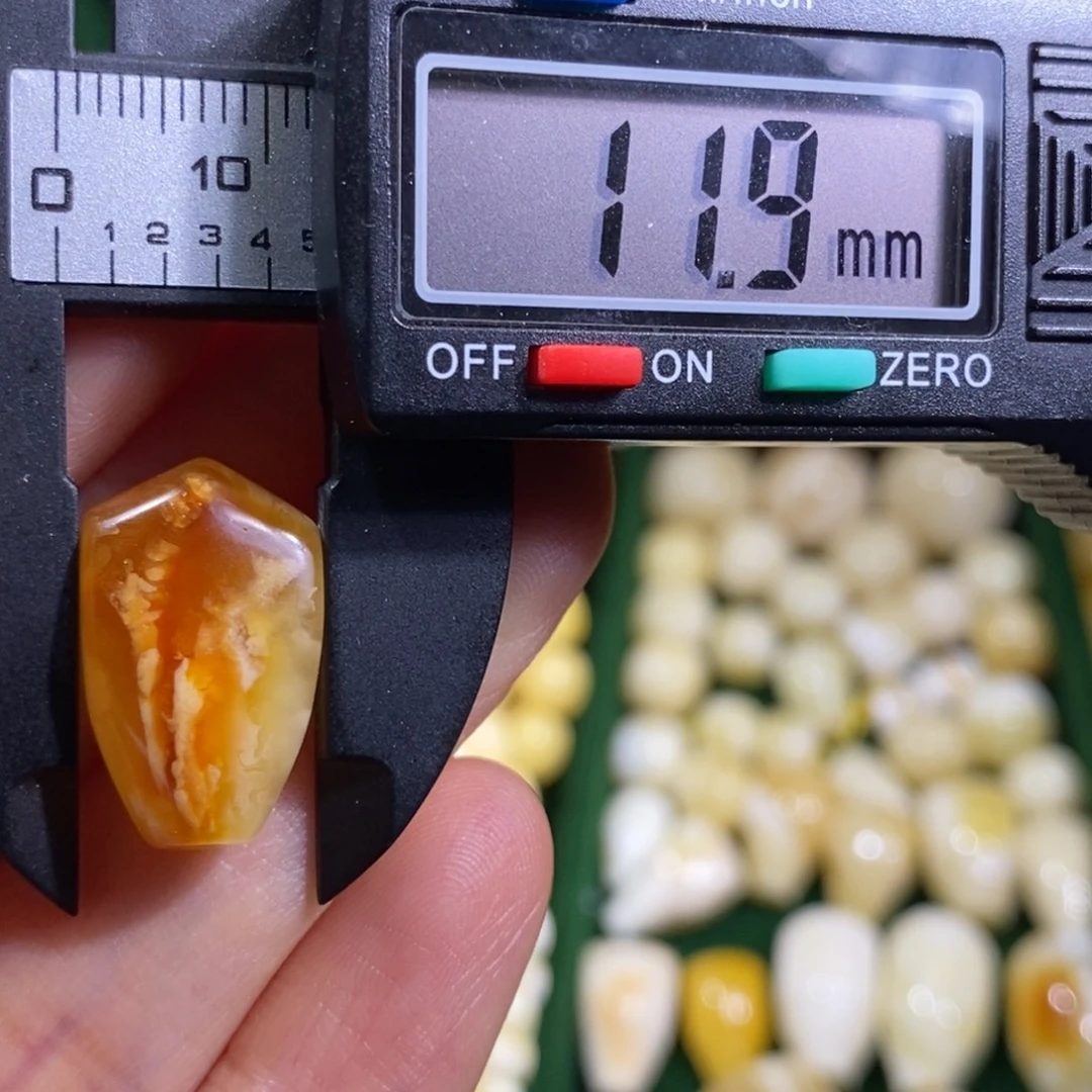 蜜蜡未镶嵌裸石配饰