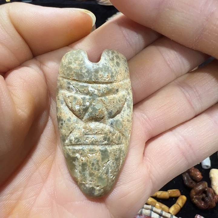 透闪石质玉未镶嵌挂件