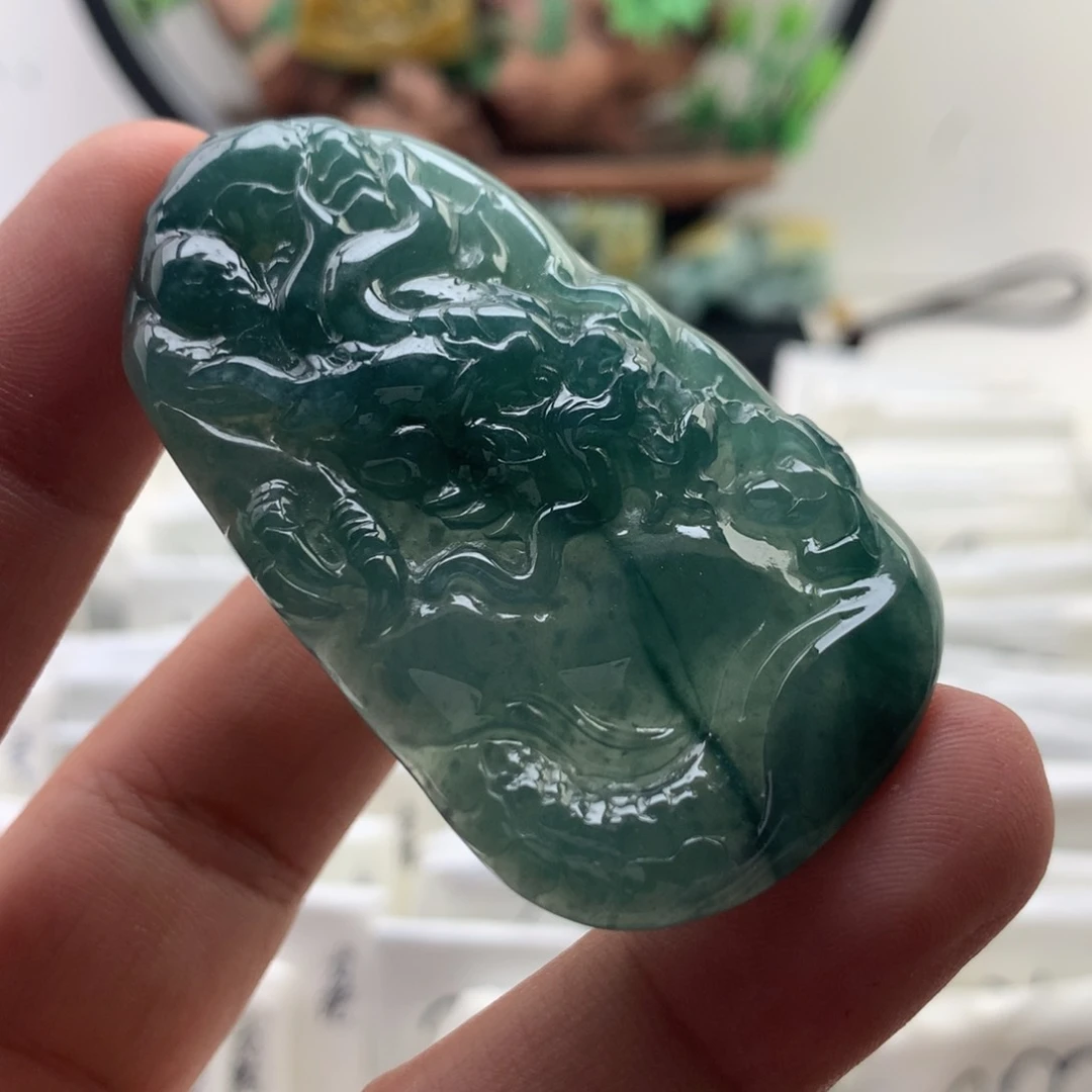 颈饰未镶嵌翡翠龙牌