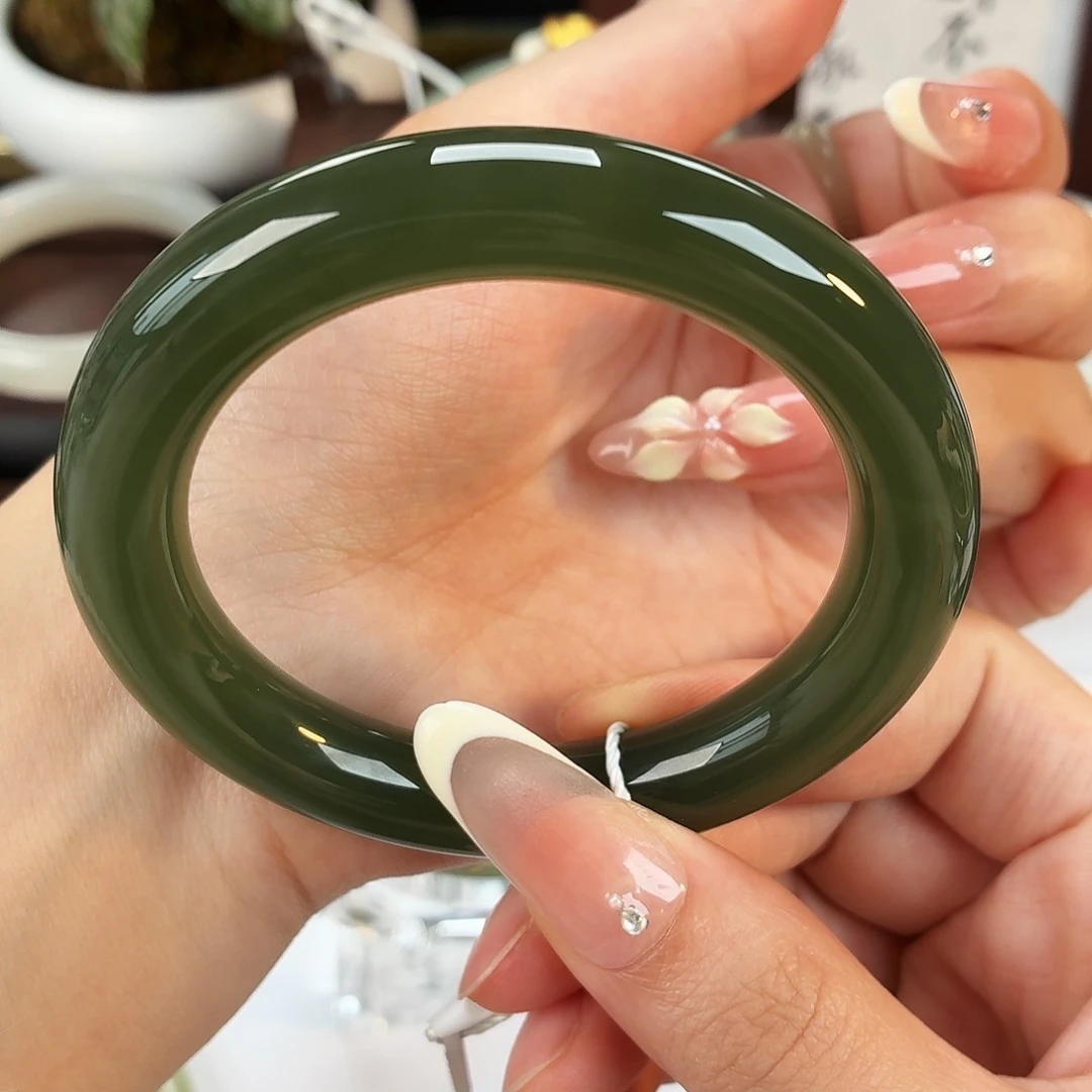 和田玉未镶嵌手镯