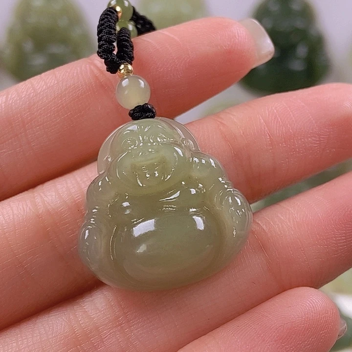 和田玉颈饰未镶嵌老****妞