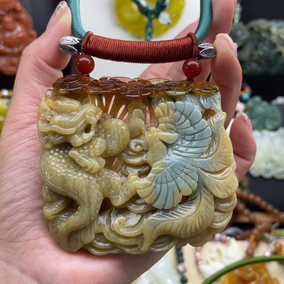 蛇纹石玉未镶嵌颈饰