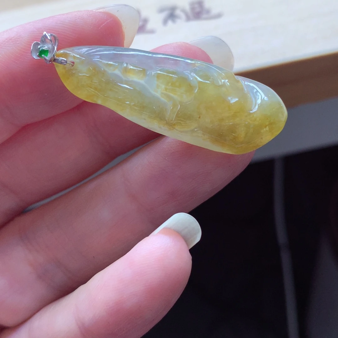 翡翠颈饰18K金镶嵌吊坠