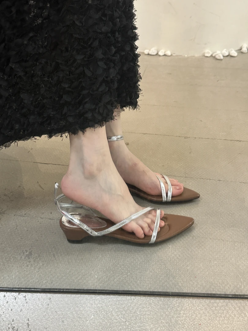 阿南儿~法式复古露趾细带罗马凉鞋女鞋子低跟法式小坡跟尖头凉鞋