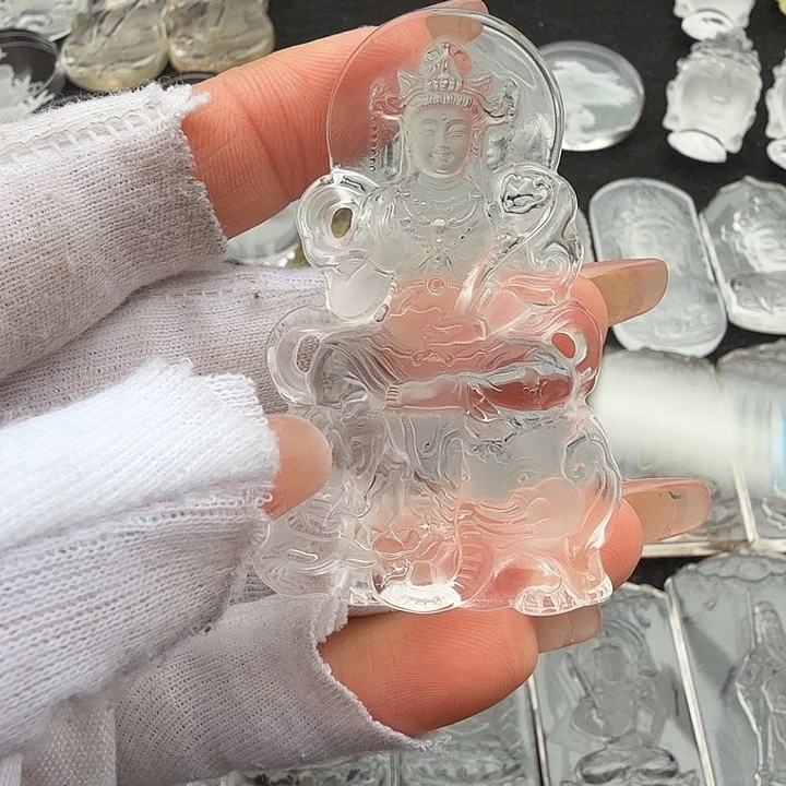 大***贵水晶车挂未镶嵌水晶