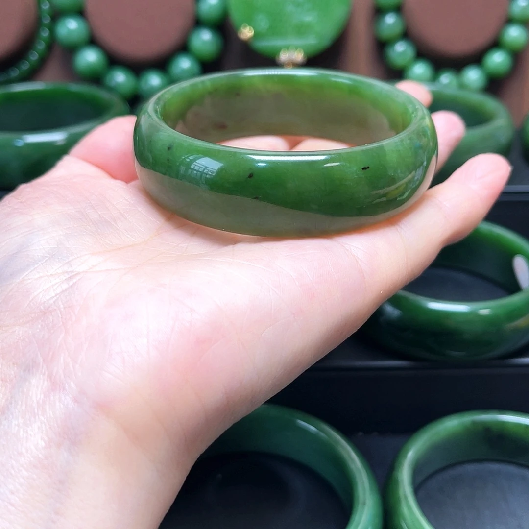 和田玉（碧玉）未镶嵌手镯