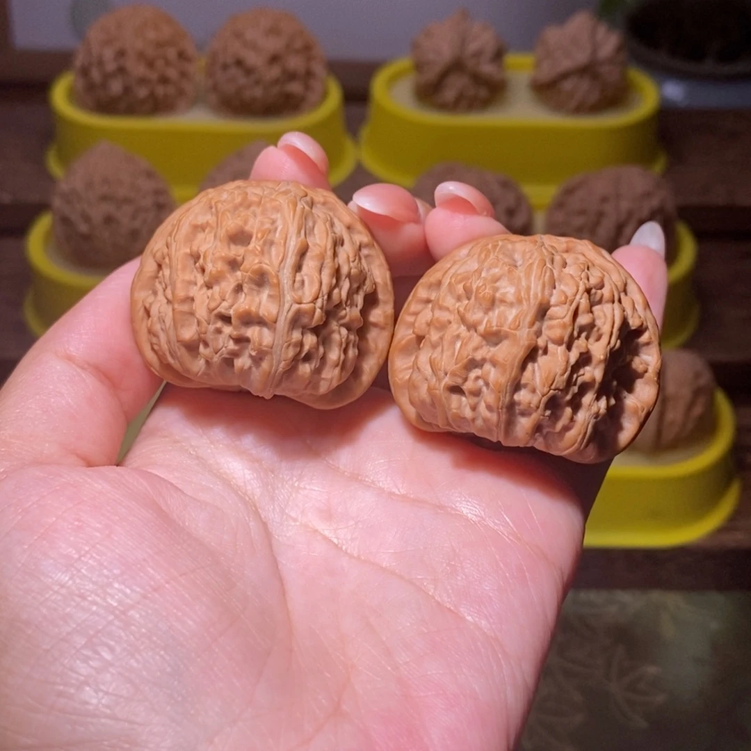 利***飒吊坠文玩核桃全品39+球白