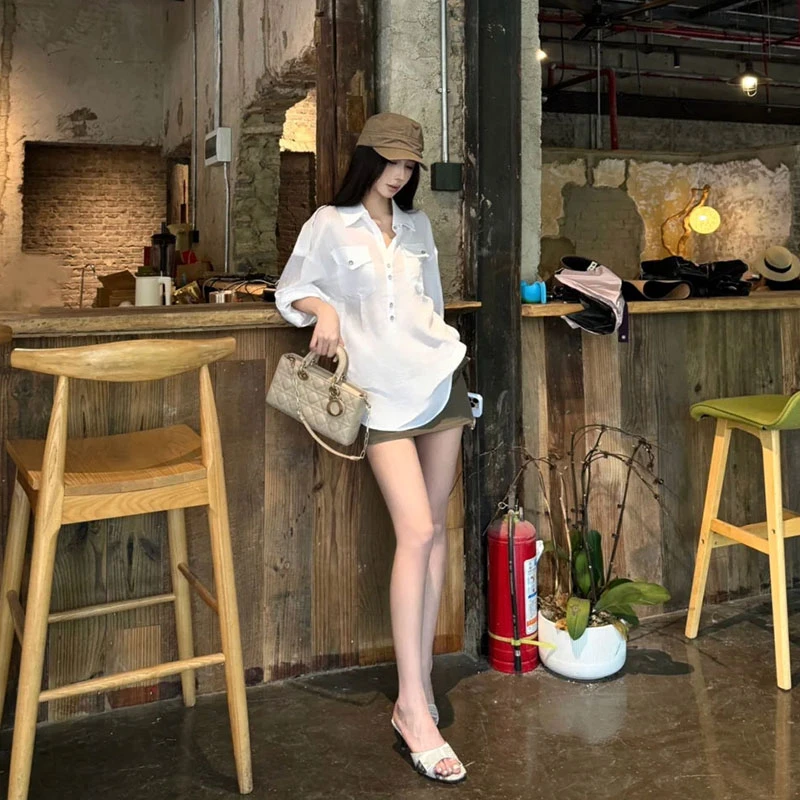 2025早秋新款白衬衫正肩带垫肩多口袋金属手工扣衬衣配高腰短裙女