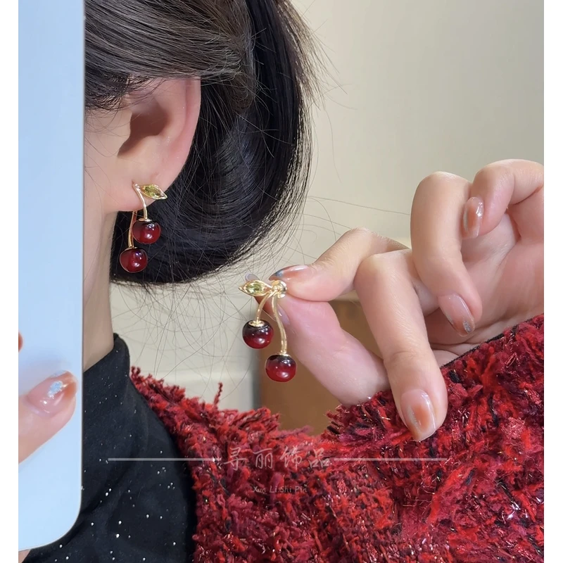 铜合金耳饰 轻奢立体车厘子温柔百搭风两戴耳钉