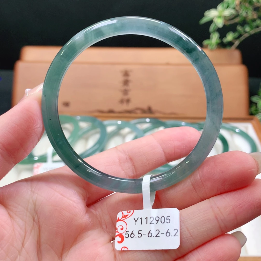 翡翠手镯未镶嵌天然