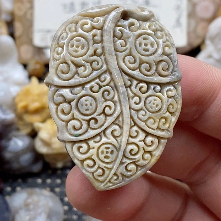 颈饰未镶嵌硅化珊瑚（珊瑚玉）