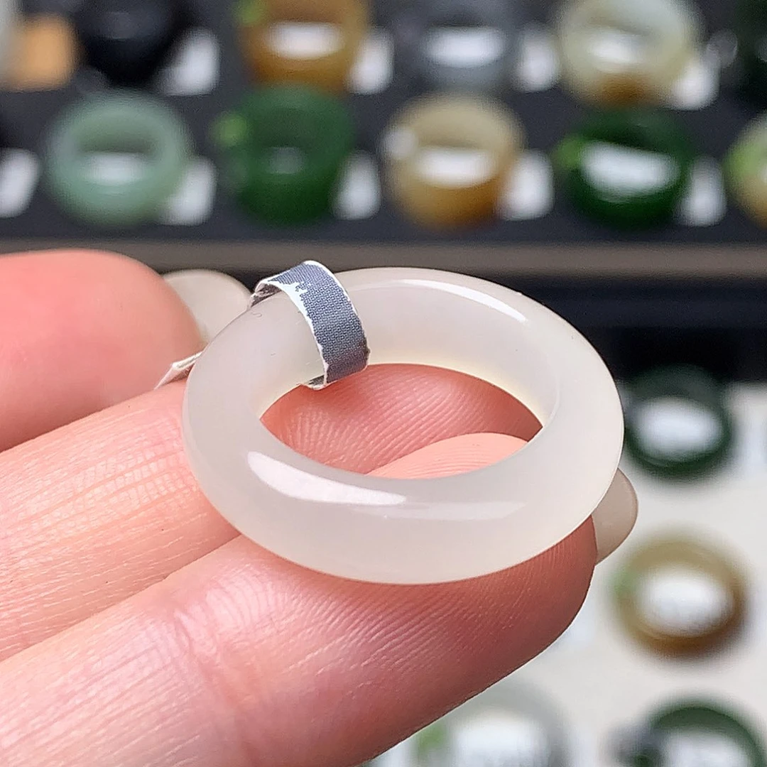 未镶嵌戒指和田玉