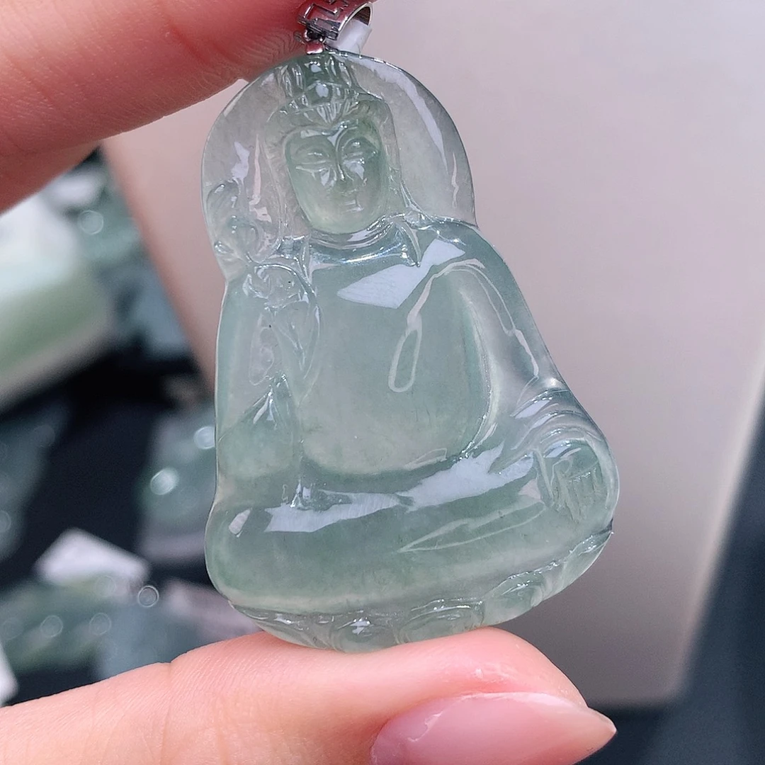 颈饰18K金镶嵌翡翠高冰晴底素衣观音