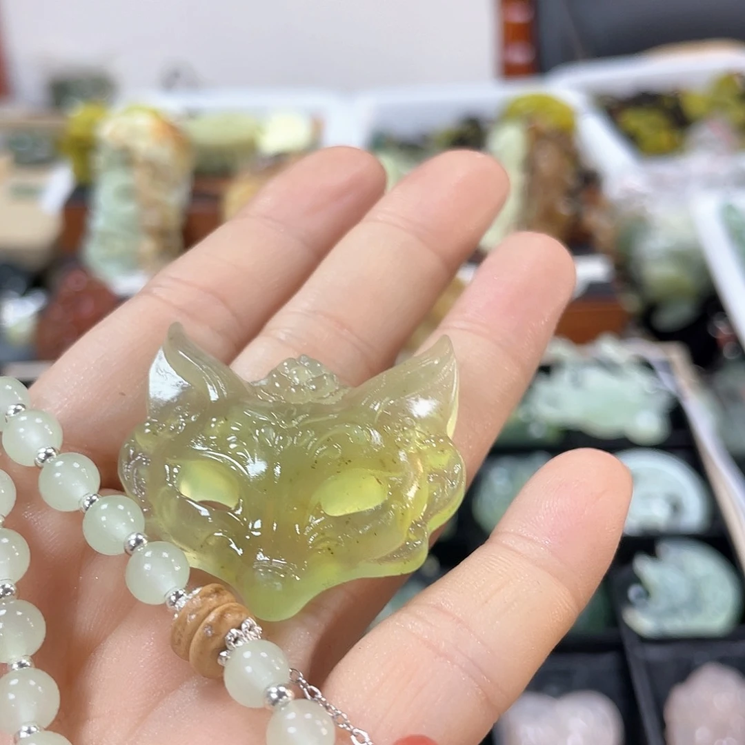 蛇纹石玉颈饰合金