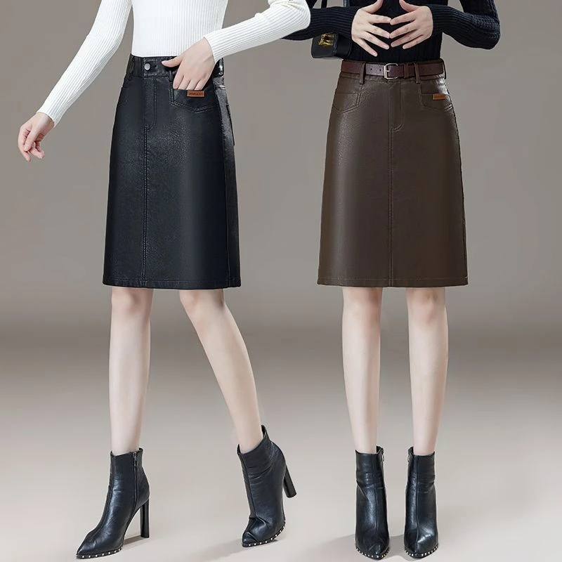 时尚咖色PU皮半身裙2025春秋新款显瘦a字防走光包臀一步休闲短裙