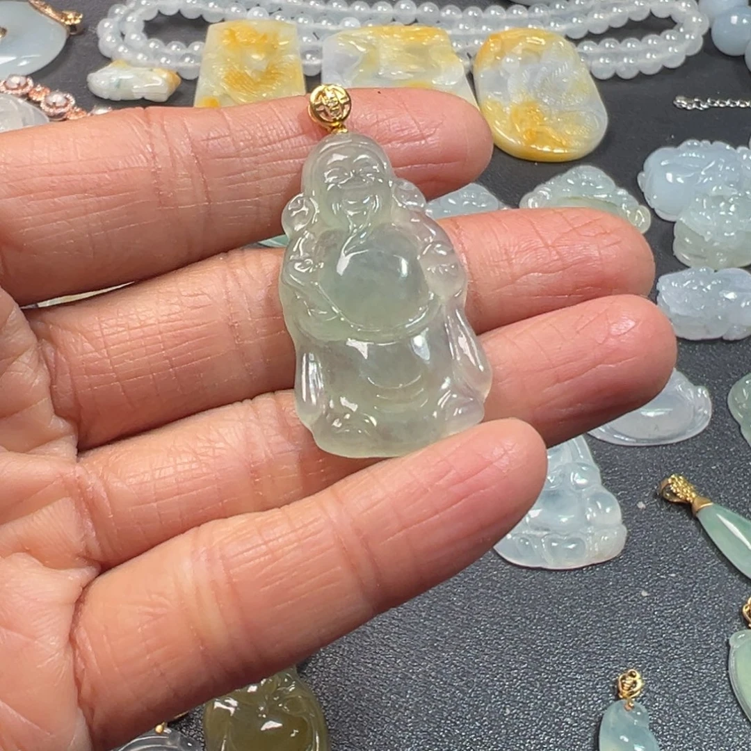 翡翠18K金镶嵌颈饰财神