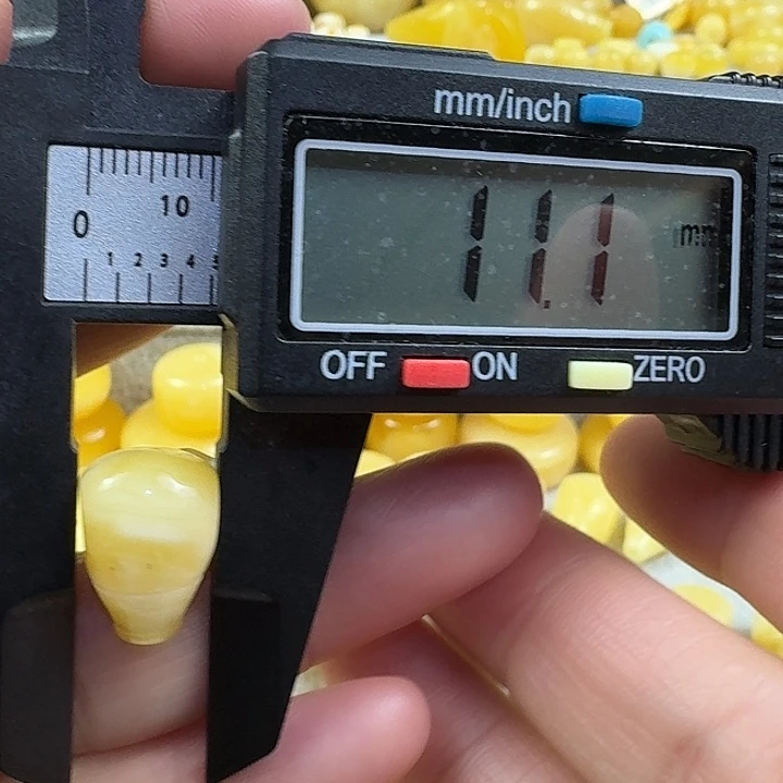 蜜蜡未镶嵌裸石32杂
