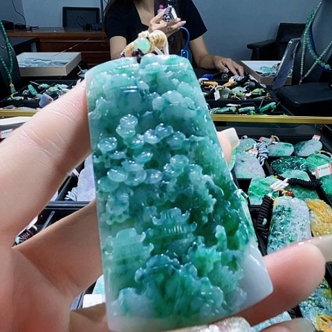 颈饰未镶嵌翡翠一个