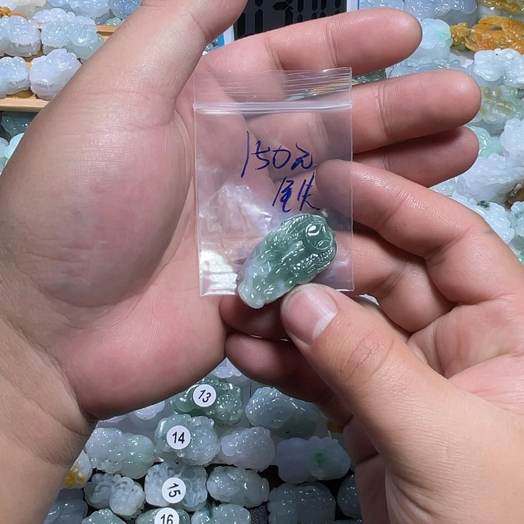 铁***达翡翠未镶嵌颈饰天然
