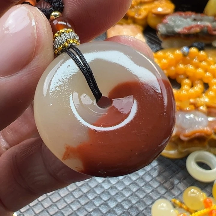 石英质玉（黄龙玉）颈饰未镶嵌