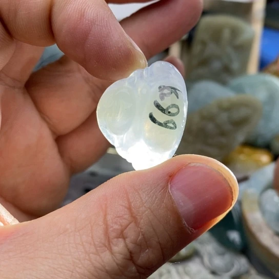 翡翠未镶嵌颈饰翡