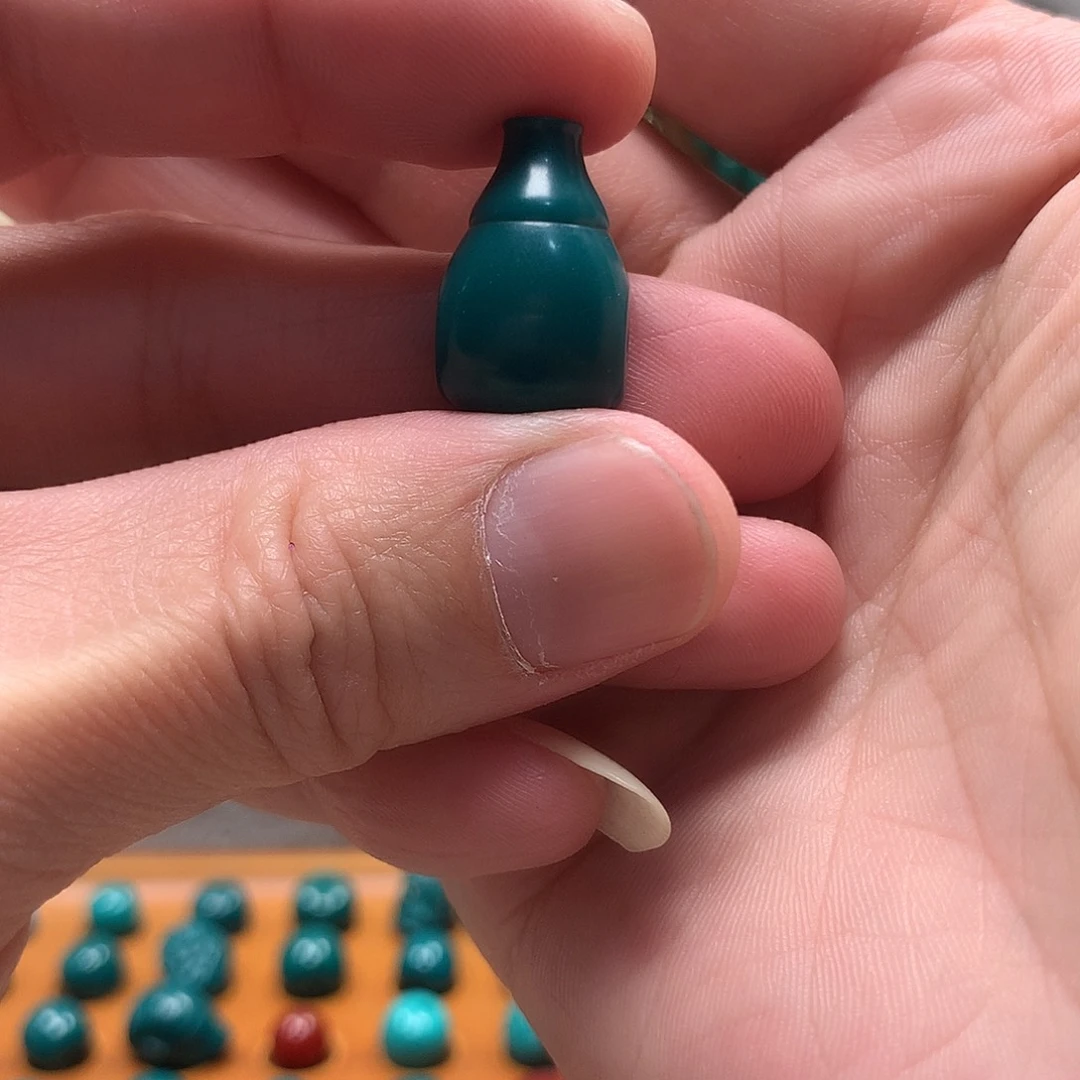 张***哥琉璃颈饰地狱色12mm三通