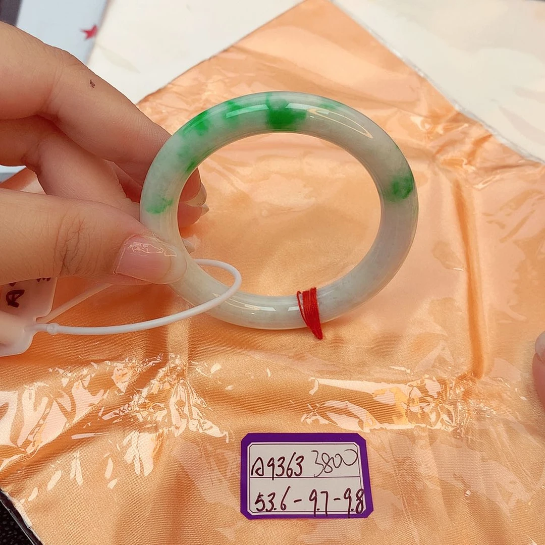 翡翠手镯未镶嵌A****左缅甸翡翠